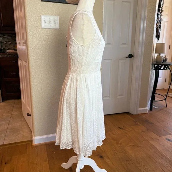 NWT Rebecca Minkoff Trixie Dress White Embroidered Sheer Partially Lined Sz 4 - Picture 8 of 16